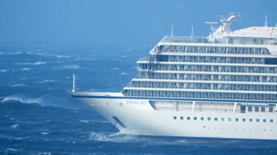 Круїзний лайнер Viking Sky, який застряг біля берегів Норвегії, 23 березня 2019 року