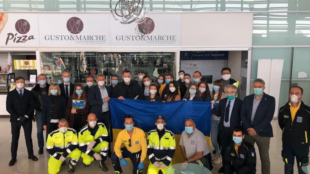 В Україну повертаються лікарі, які допомагали боротися з коронавірусом в Італії