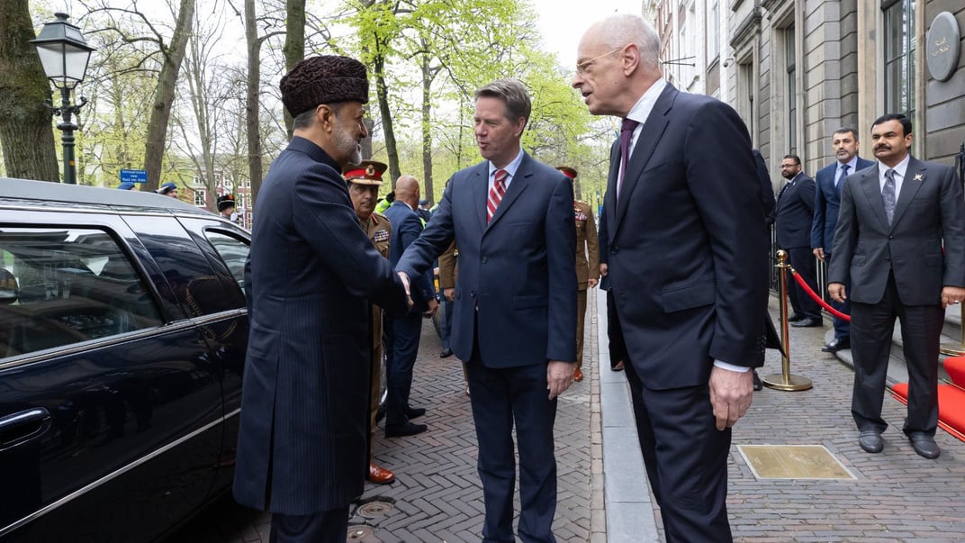 Спікер нижньої палати нідерландського парламенту Мартін Босма Спікер нижньої палати нідерландського парламенту Мартін Босма (у центрі)