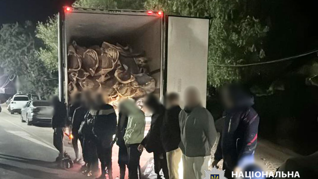 Чоловіків перевозили у холодильнику