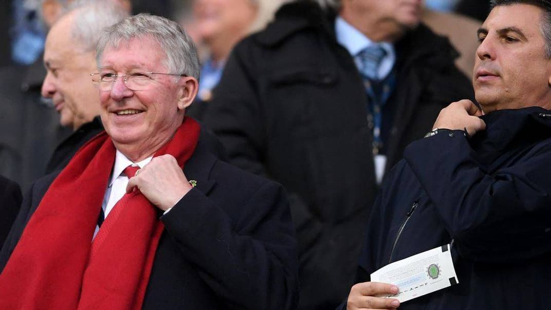 Сер Алекс Фергюсон (ліворуч)