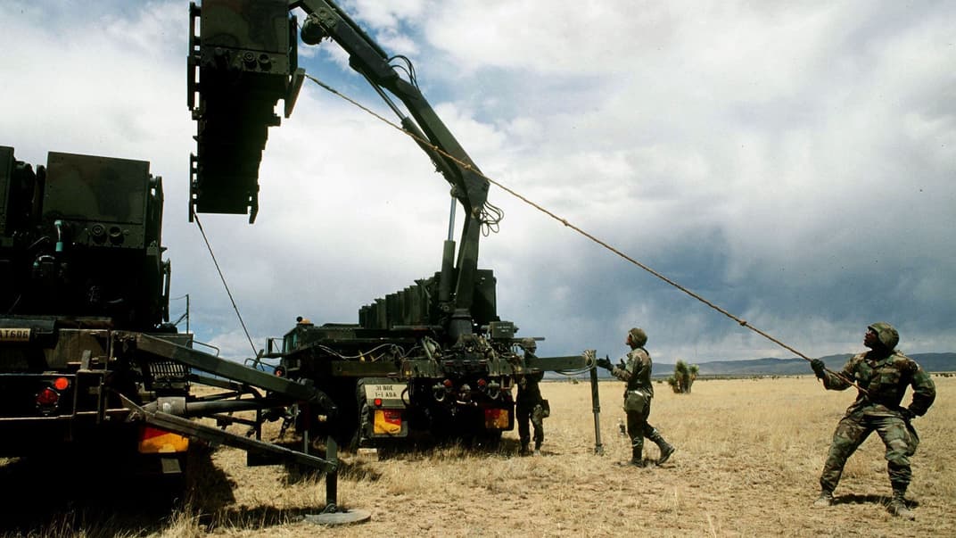 Американські військові перезаряджають систему Patriot. Ілюстративне фото