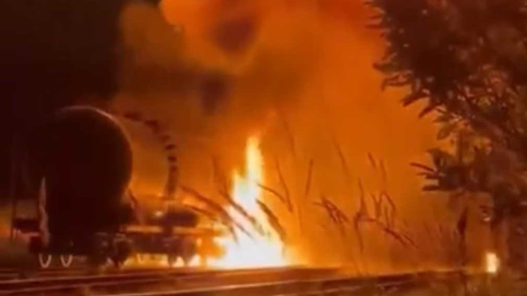 Цистерна, охоплена вогнем, на станції Твер, 28 серпня 2025 року