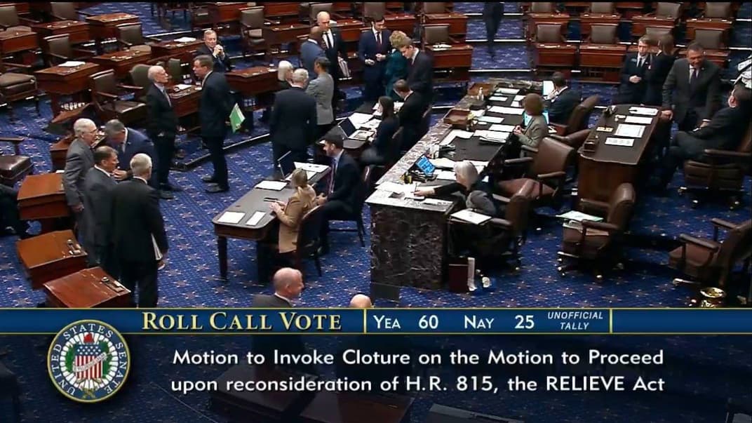 Сенат США принял решение, которое позволяет возобновить помощь Украине