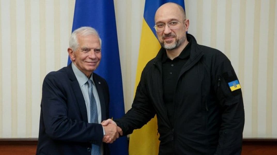 Високий представник Європейського Союзу Жозеп Боррель та прем’єр-міністр України Денис Шмигаль