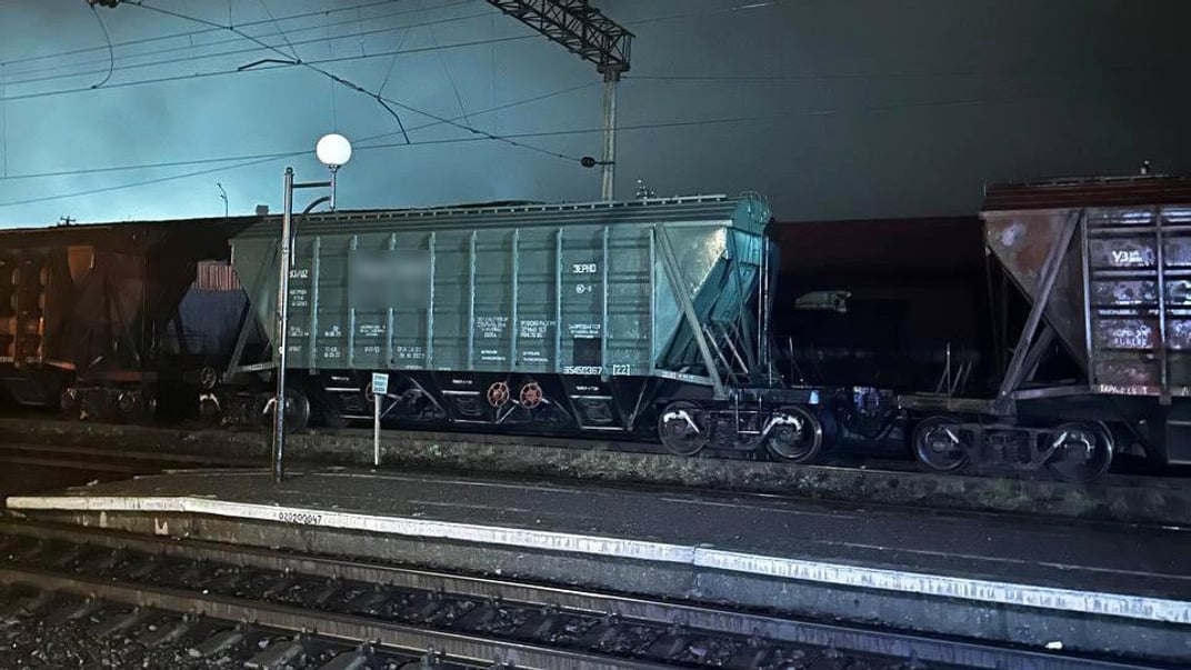 Грузовой поезд на станции «Верба»