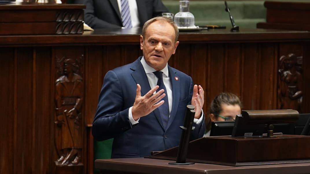 Дональд Туск выступает с трибуны Сейма, 12 декабря 2023 года