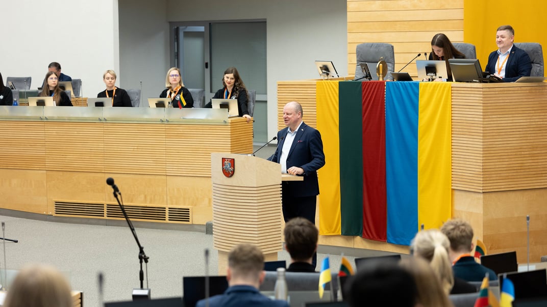 Прапори Литви та України в Сеймі Литви