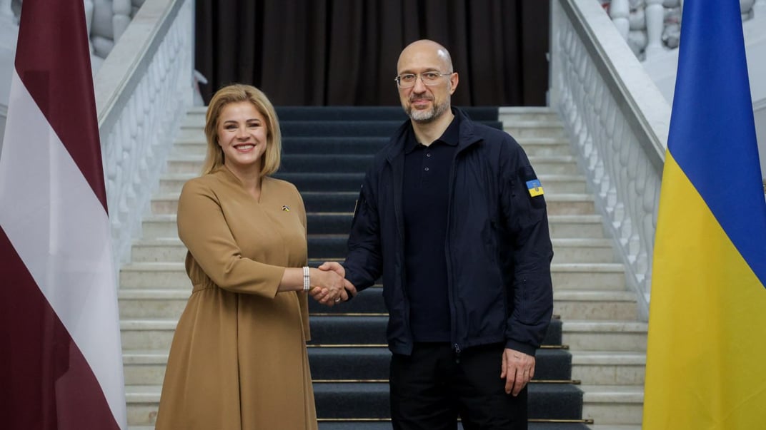 Латвийский премьер-министр Эвика Силиня с украинским коллегой Денисом Шмыгалем