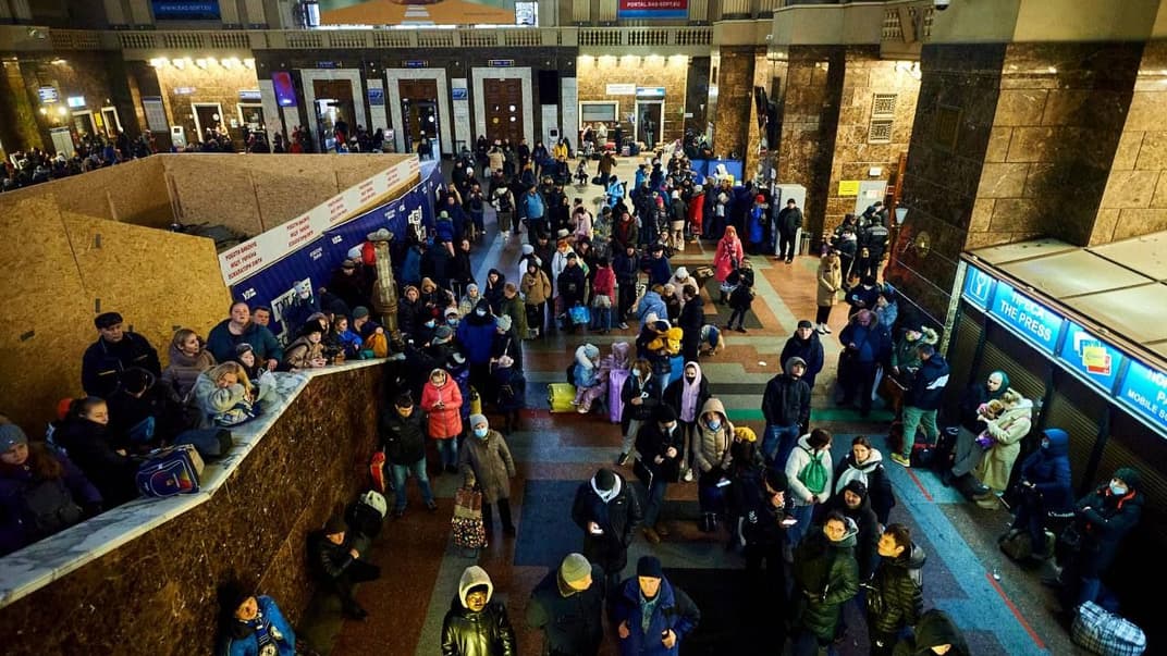 «Укрзализныця» эвакуирует в безопасные места украинцев