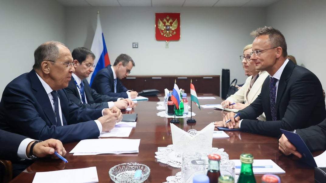 Министр иностранных дел Венгрии Петер Сийярто и глава МИД рф сергей лавров, Нью-Йорк, 16 июля 2024 года