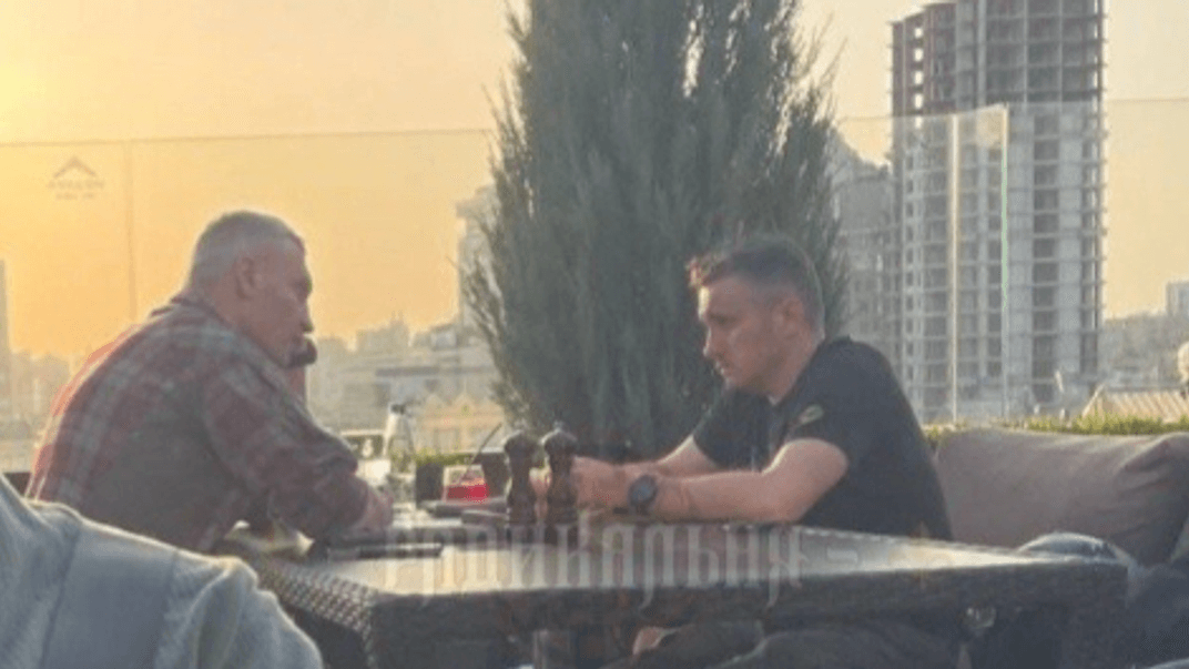 Міський голова Києва Віталій Кличко разом із журналістом Bihus.info Денисом Бігусом