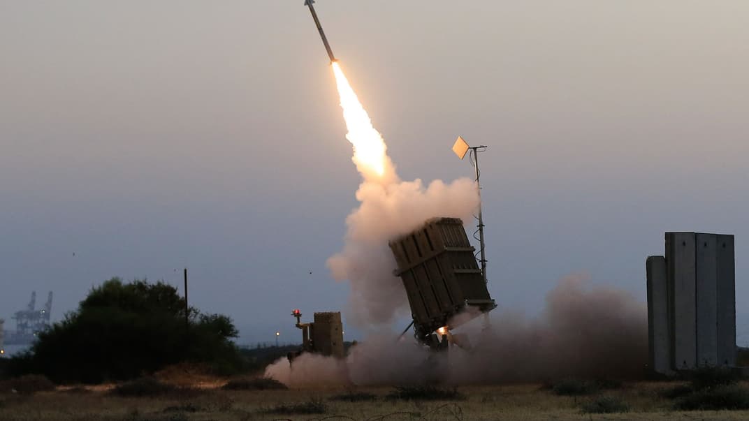 Система протиповітряної оборони «Залізний купол» стріляє, щоби перехопити ракету із Сектору Гази в прибережному місті Ашкелон, Ізраїль, 5 липня 2014 року