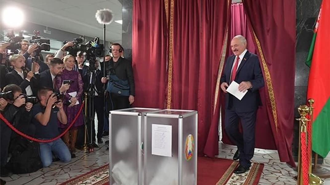Президент Білорусі Олександр Лукашенко на виборчій дільниці №1, Мінськ, 17 листопада 2019 року
