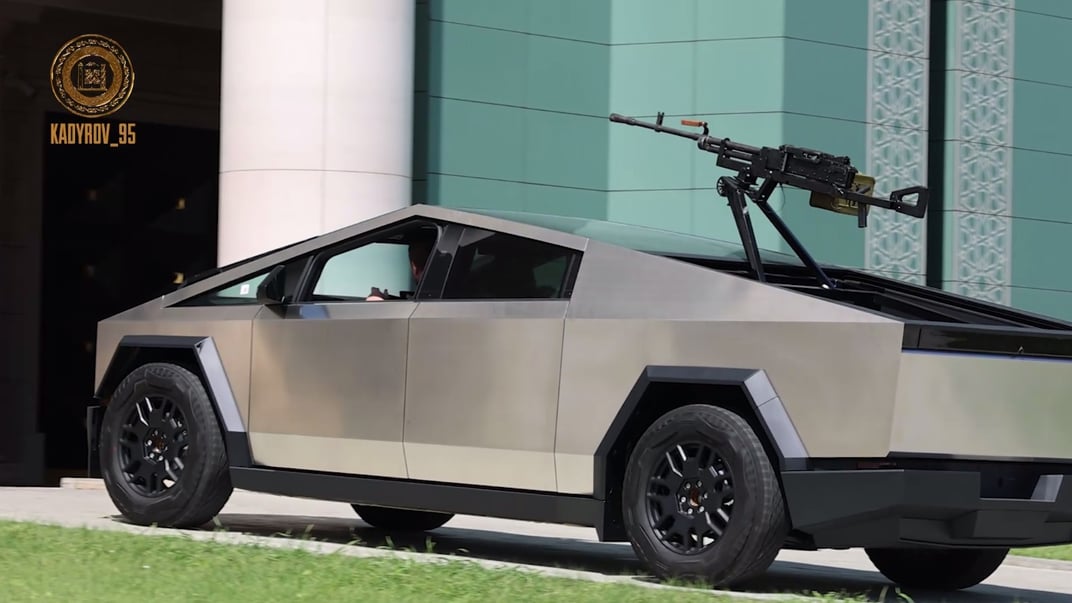 кадыров заявил, что получил от Маска Tesla Cybertruck, который отправят на фронт. Бизнесмен возразил