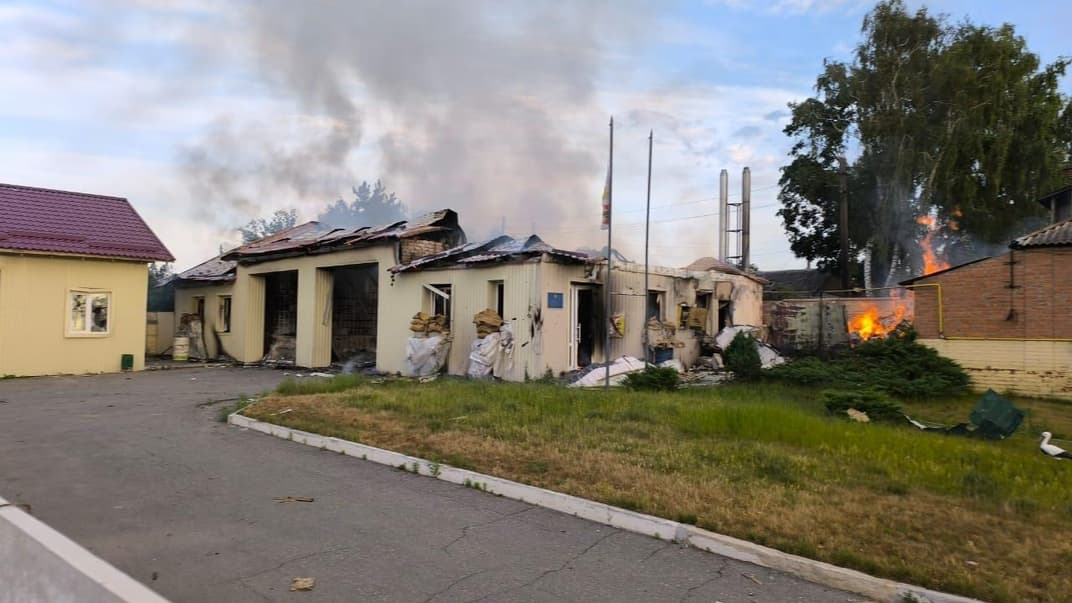 росіяни вночі атакували пожежну частину на Харківщині, 12 червня 2024 року
