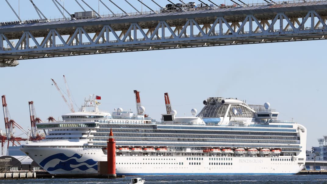 Круизный корабль Diamond Princess причалил к терминалу в Йокогаме, Япония, 9 февраля 2020 год