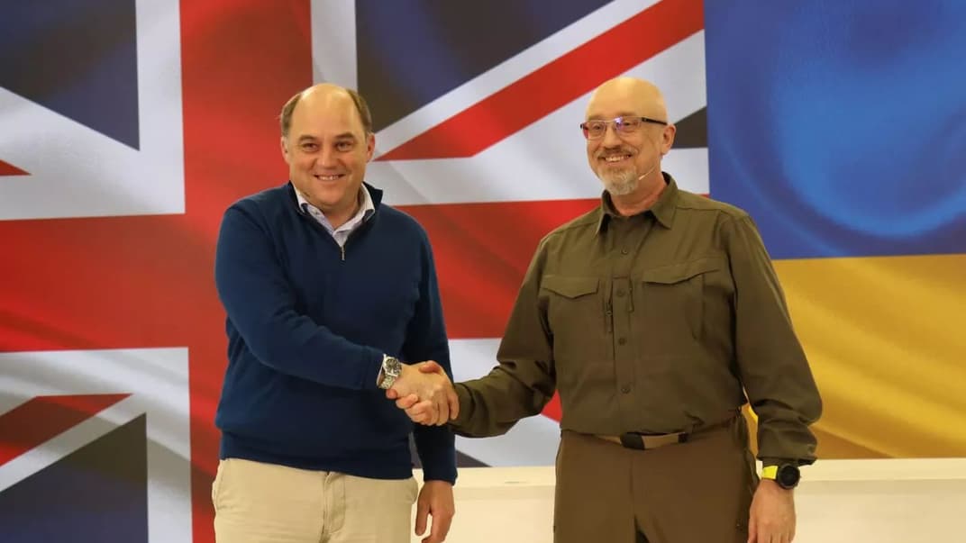 Міністри оборони Великої Британії та України Бен Воллес (ліворуч) та Олексій Резніков