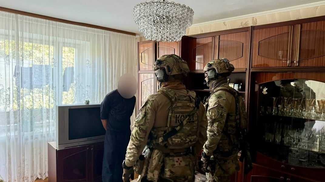 Задержание мужчины, который, по данным правоохранителей, угрожал патрульным и военным ТЦК оружием