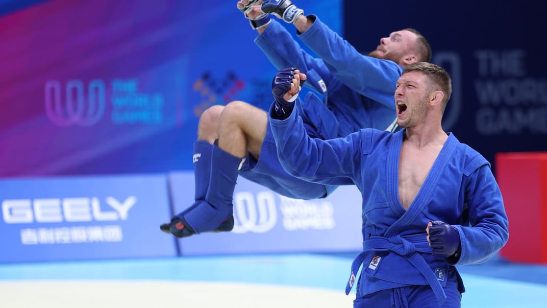 Українські самбісти святкують перемогу