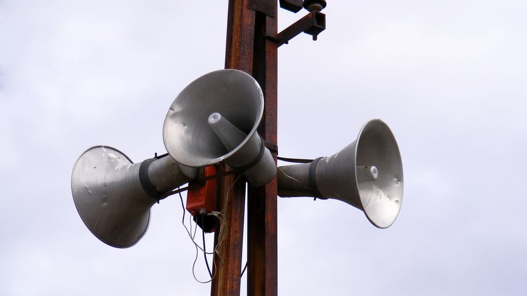 Сирена оповещения воздушной тревоги — стоковое фото