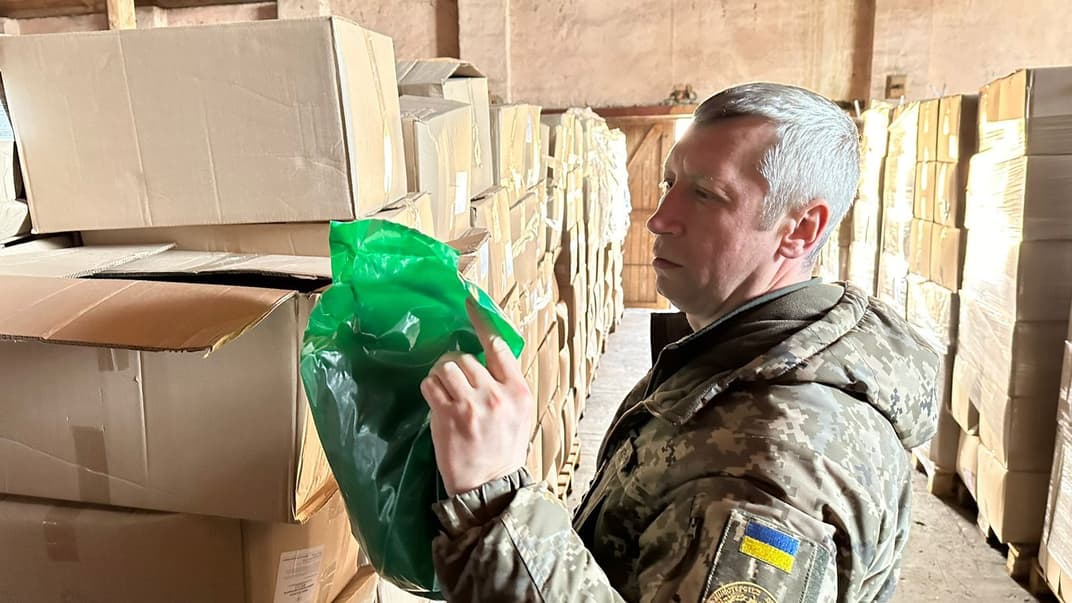 Заместитель министра обороны Виталий Половенко проводит инспекцию на складах