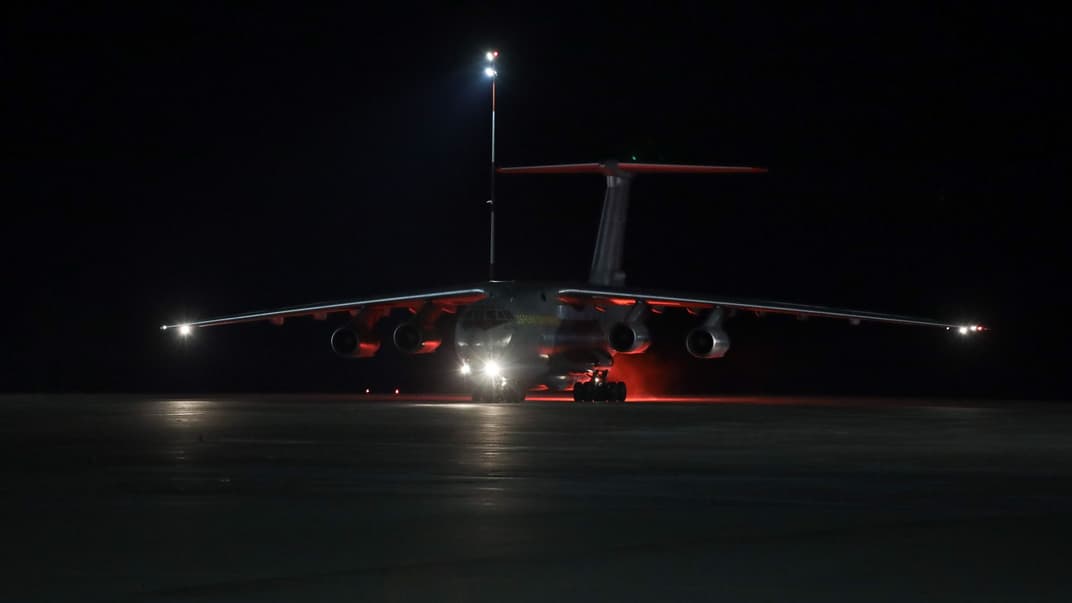Самолет Вооруженных сил Украины Ил-76 доставил в аэропорт «Борисполь» (Киев) из китайского Гуанчжоу партию тестов для выявления коронавирусной инфекции