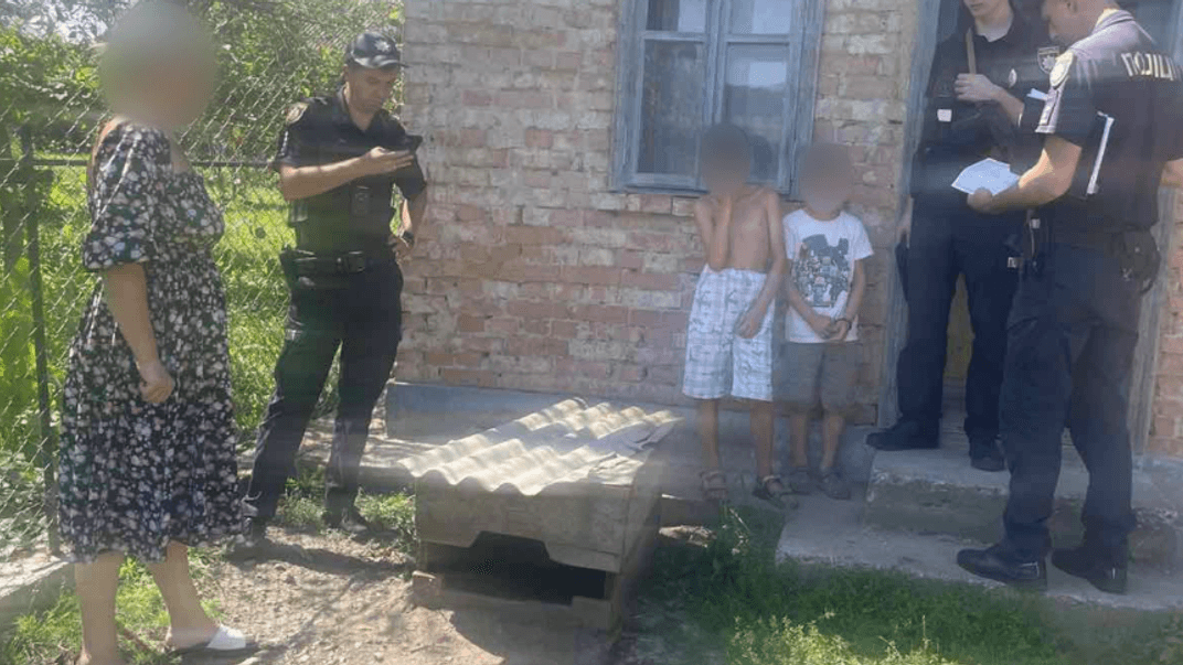 На Буковине мать привязывала 10-летнего сына цепью