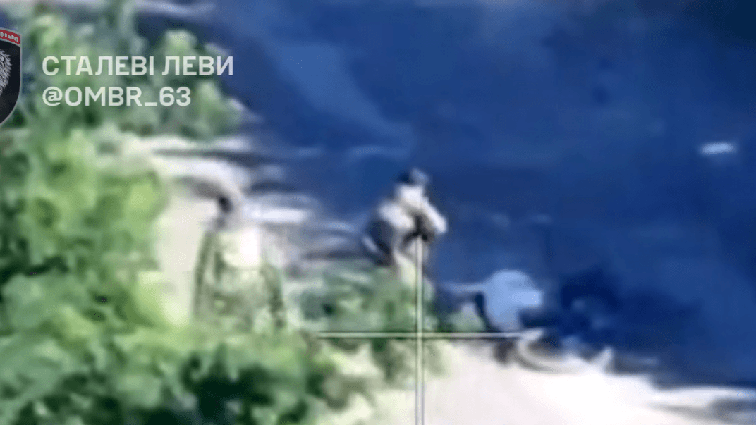 Окупанти «добивають» вбитого цивільного у Торському