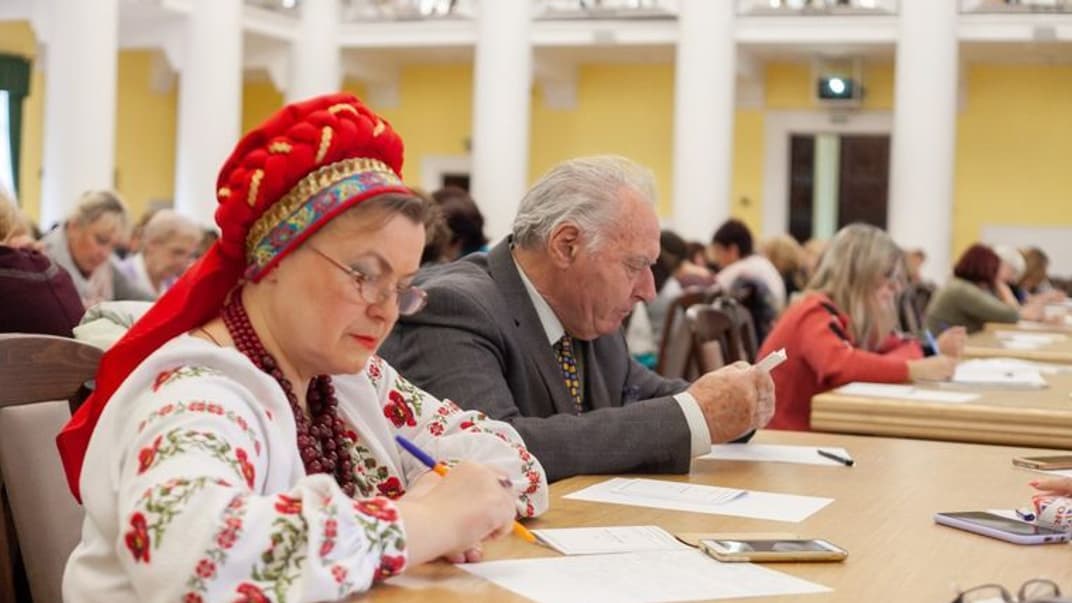 Учасники Всеукраїнського радіодиктанту національної єдності в Колонній залі КМДА, в Києві, 8 листопада 2019 року. 