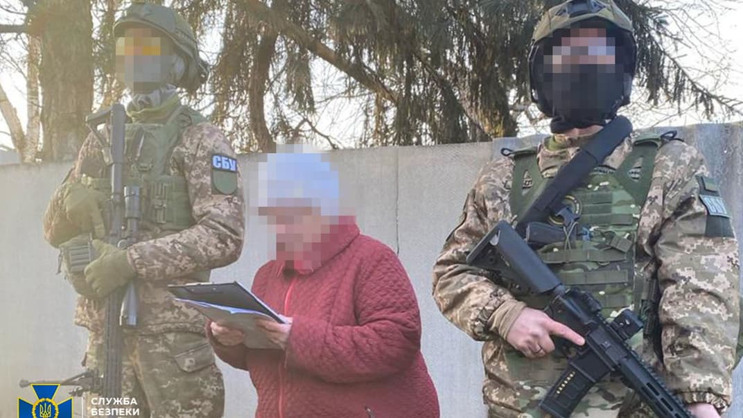 Вручение подозрения женщине