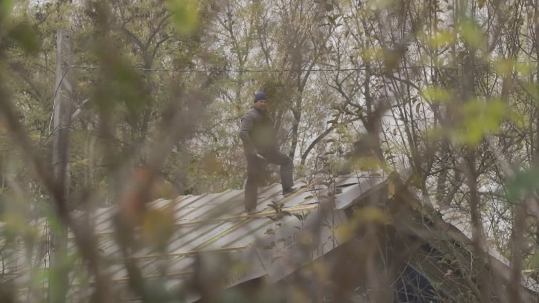 Экс-глава Закарпатской МСЭК с женой строят дом на границе со Словакией