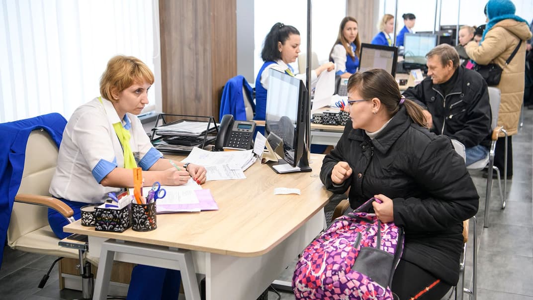 Украинское правительство продолжит программу монетизации субсидий для населения (на фото — Центр социальных служб в Святошинском районе в Киеве, 2 ноября 2018 года)