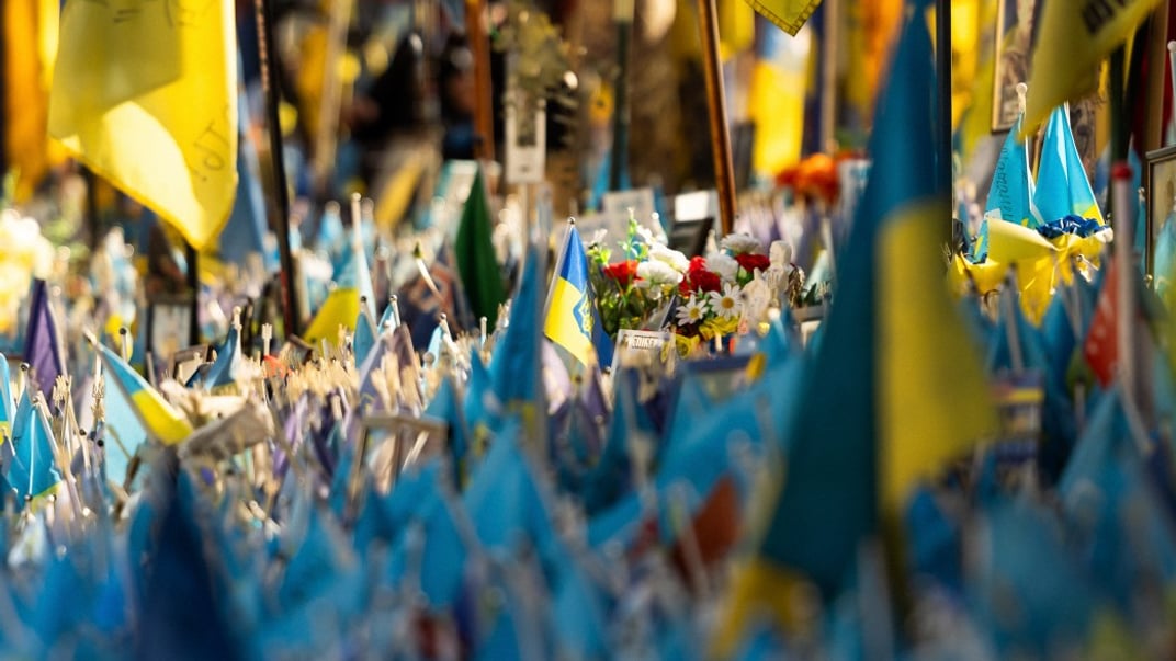 Народний меморіал пам’яті полеглих військових на майдані Незалежності в Києві