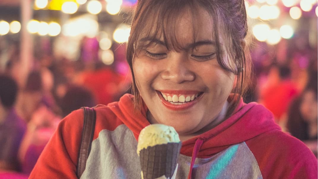 Вы из тех, кто испытывает невыносимую зубную боль, когда ест мороженое? Теперь мы знаем причину и как этому можно помочь