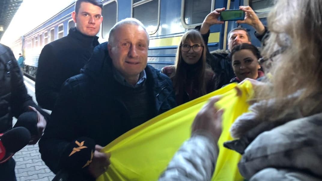 Осужденный в аннексированном Крыму журналист Николай Семена прибыл в Киевский железнодорожного вокзала, 19 февраля 2020 года
