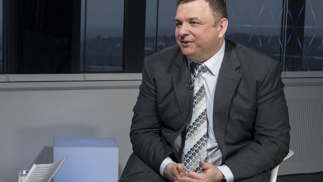 Главу Конституционного суда освободили от должности судьи