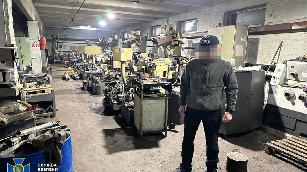 Иностранная коммерческая структура закупала продукцию украинского завода якобы для своих нужд, а затем переправляла ее конечным заказчикам в россию