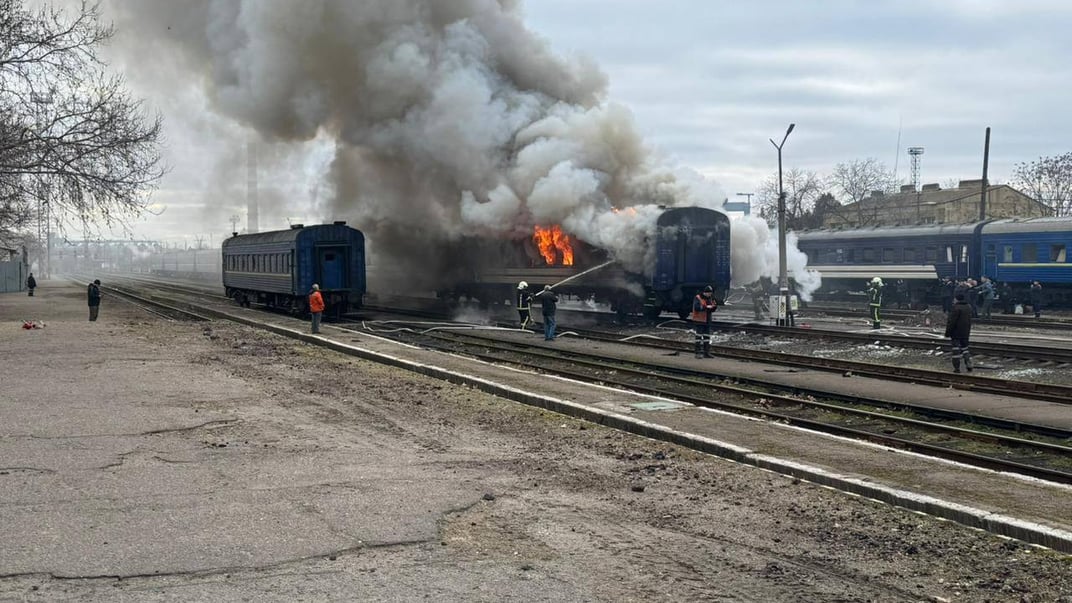 Пошкодження потяга у Миколаєві внаслідок удару дрона