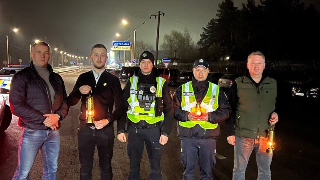 Благодатний вогонь доправили в Україну, 16 квітня 2023 року