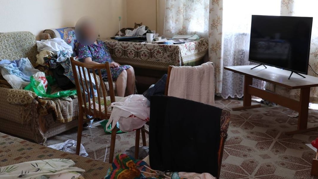 Матір військового після того, як до неї вдерлися нападники