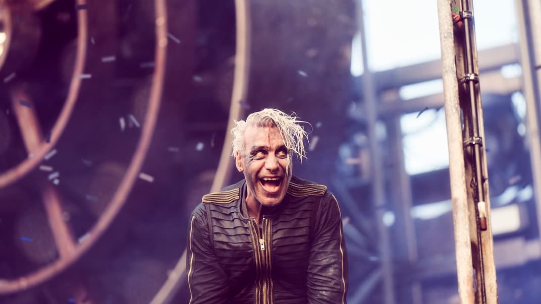 Тилль Линдеманн во время концерта в июле 2022 года