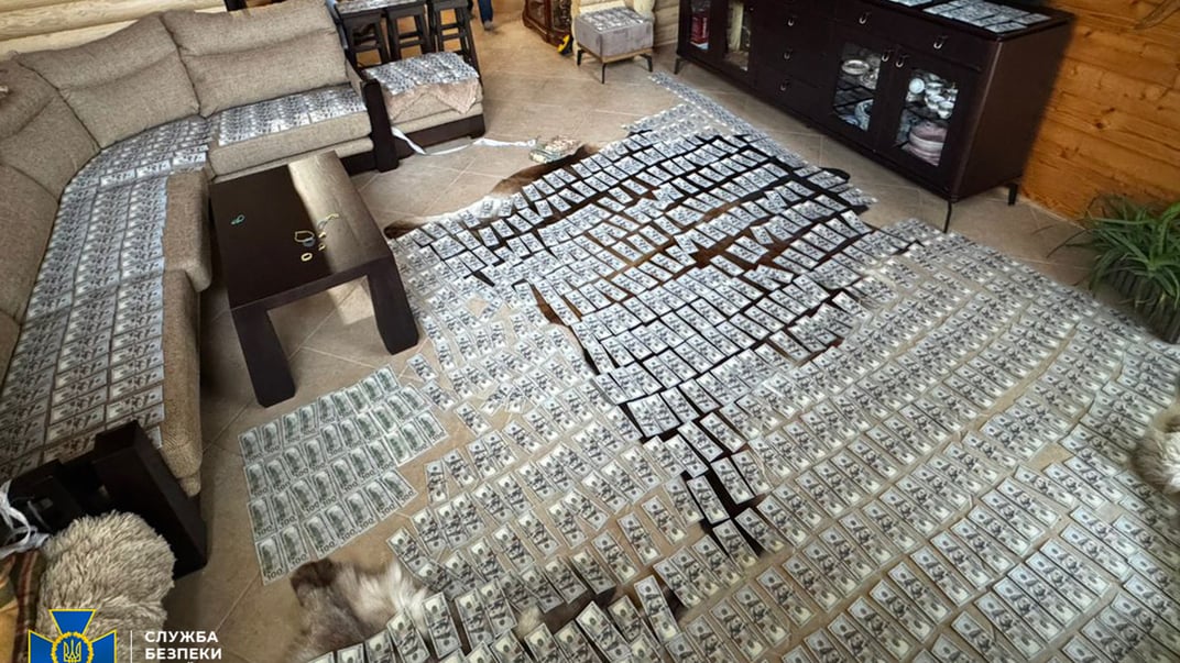 Фото з обшуків у головного психіатра ЗСУ