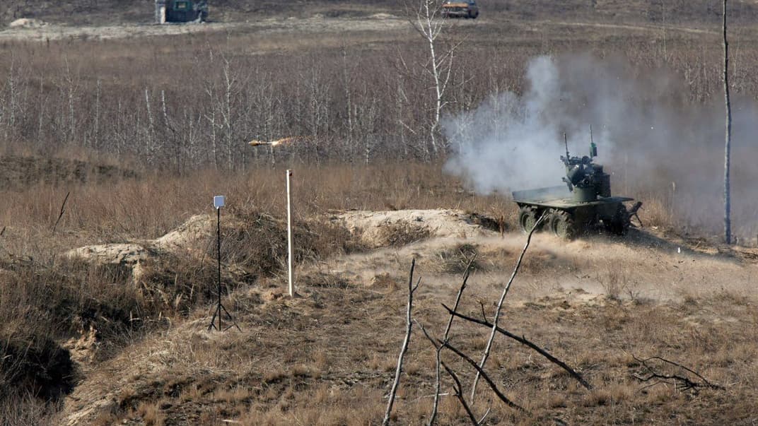 Випробовування робота, що вміє стріляти