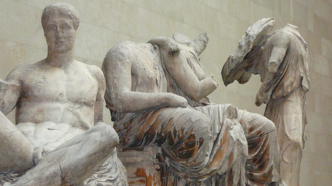 Статуя зі східного фронтону Парфенона. Частина колекції мармуру Парфенона на виставці у Британському музеї в Лондоні