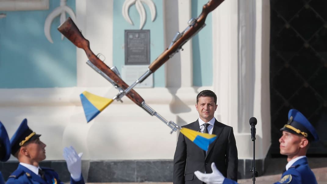 Президент Украины Владимир Зеленский на церемонии поднятия государственного флага Украины в Киеве, 23 августа 2019 года