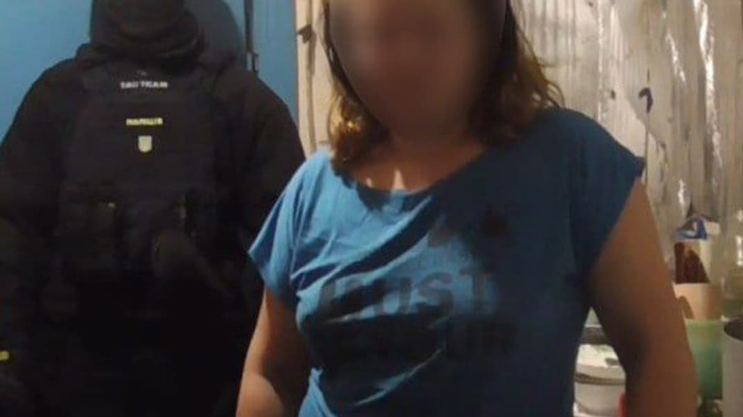 Женщина, которую будут судить за сексуальную эксплуатацию своих детей