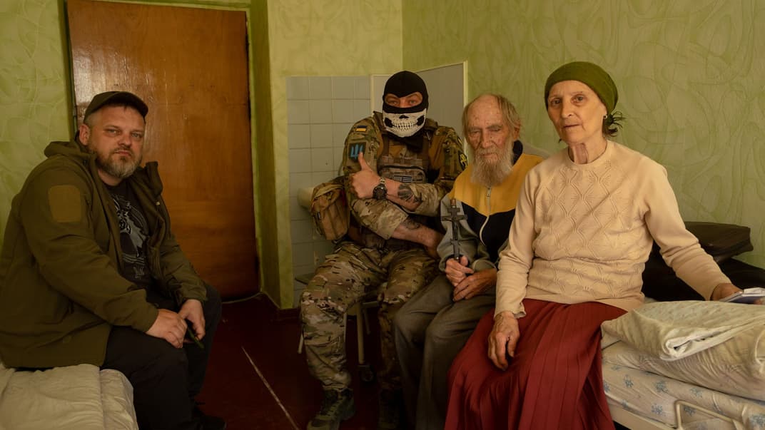 Анна Іванівна з чоловіком (праворуч)