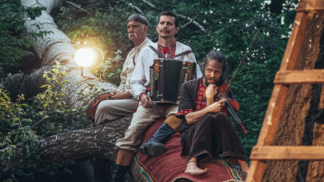 Полеглий військовий та музикант Микола Ленок (посередині)