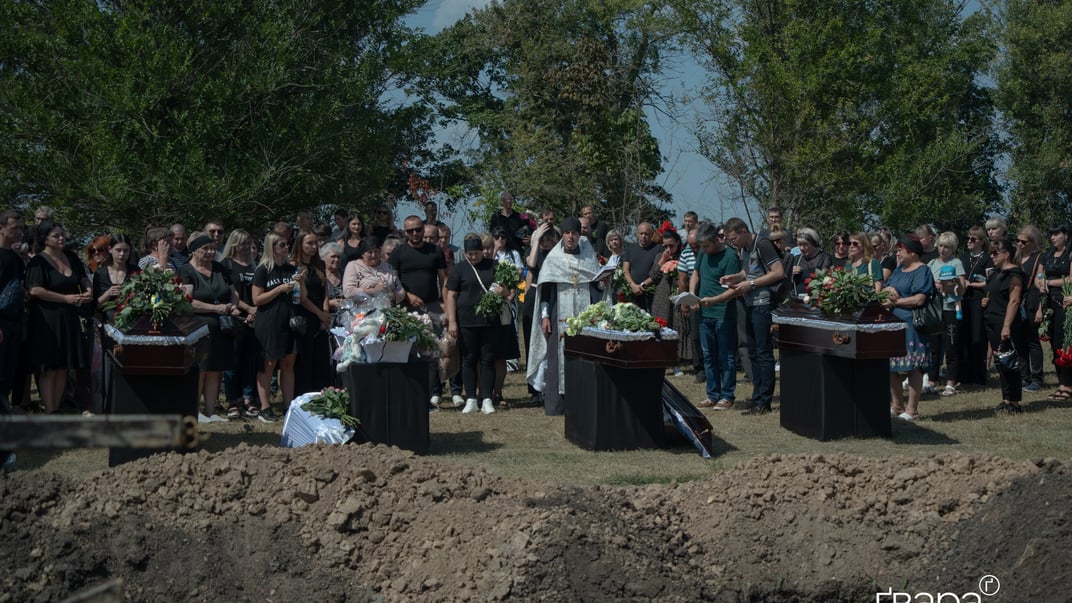 Похороны семьи, погибшей в результате российского обстрела